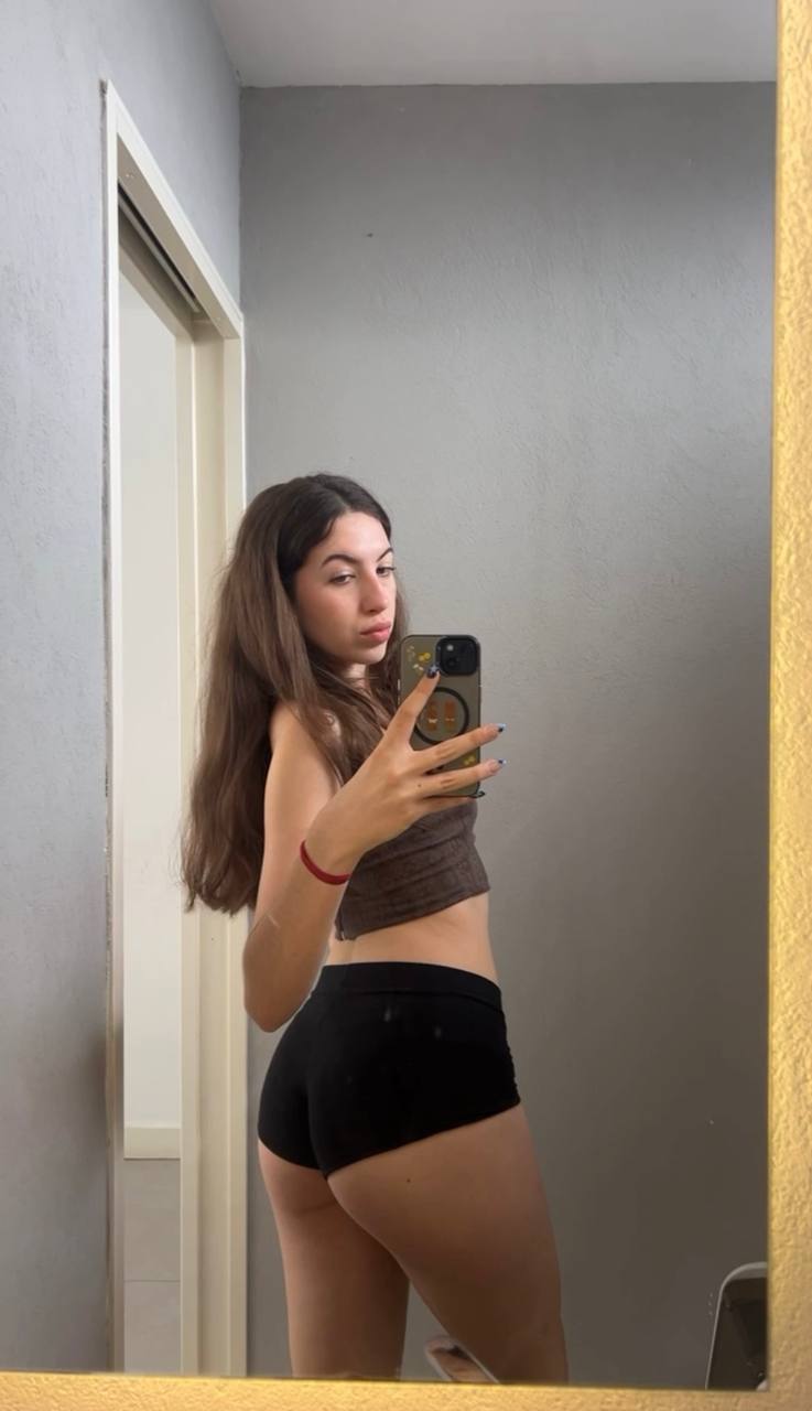 Amber in her underwear in Contagene