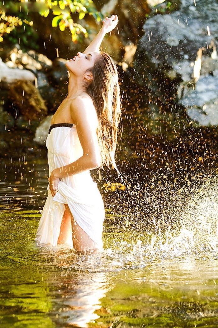 Marie Avgeropoulos in Contagene