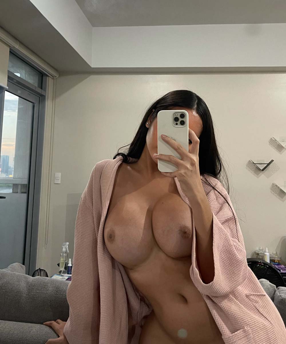 Angela Castellanos naked in Contagene