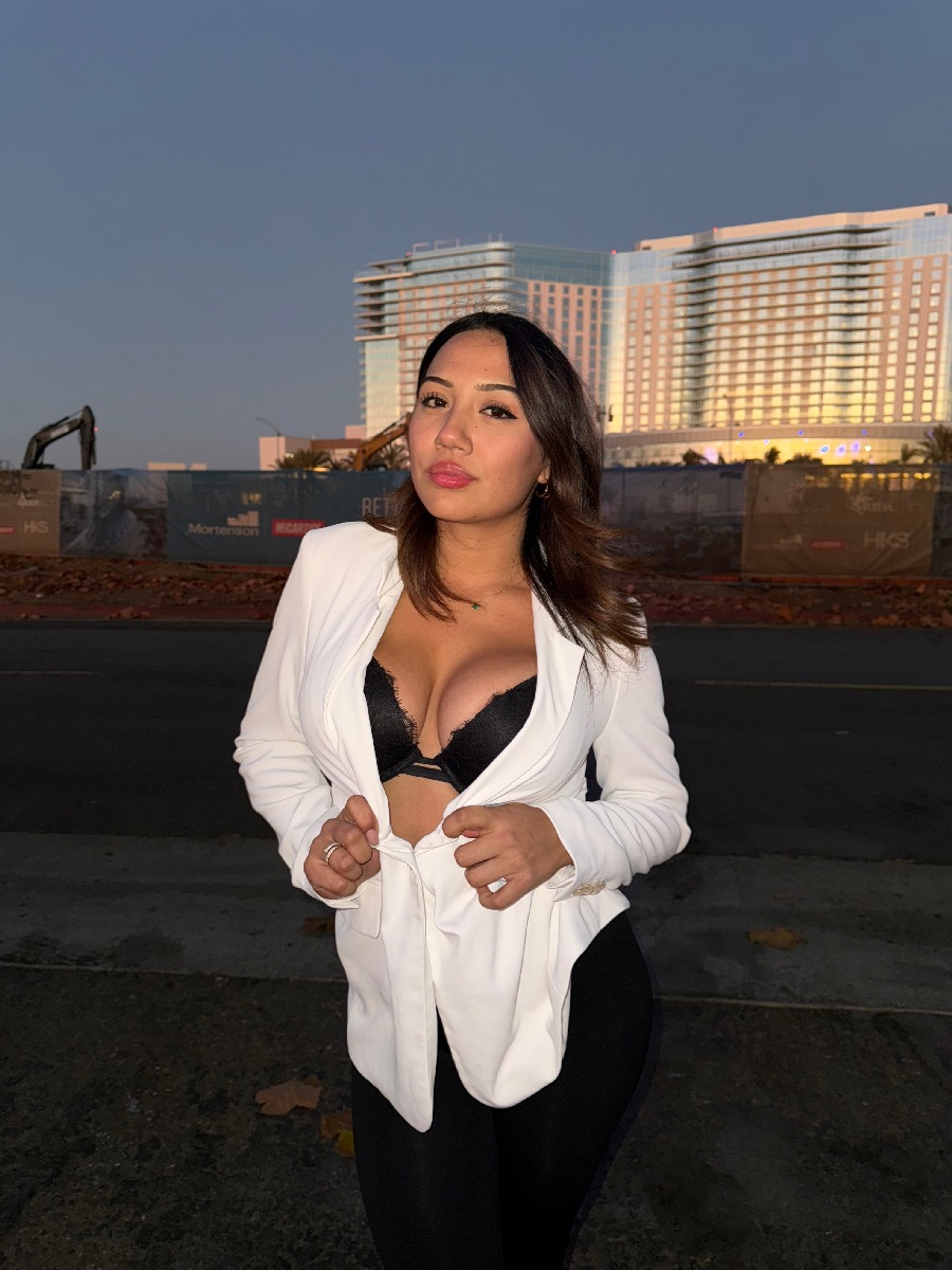 Take a pause and enjoy Ali Cruz — streaming from Contagene