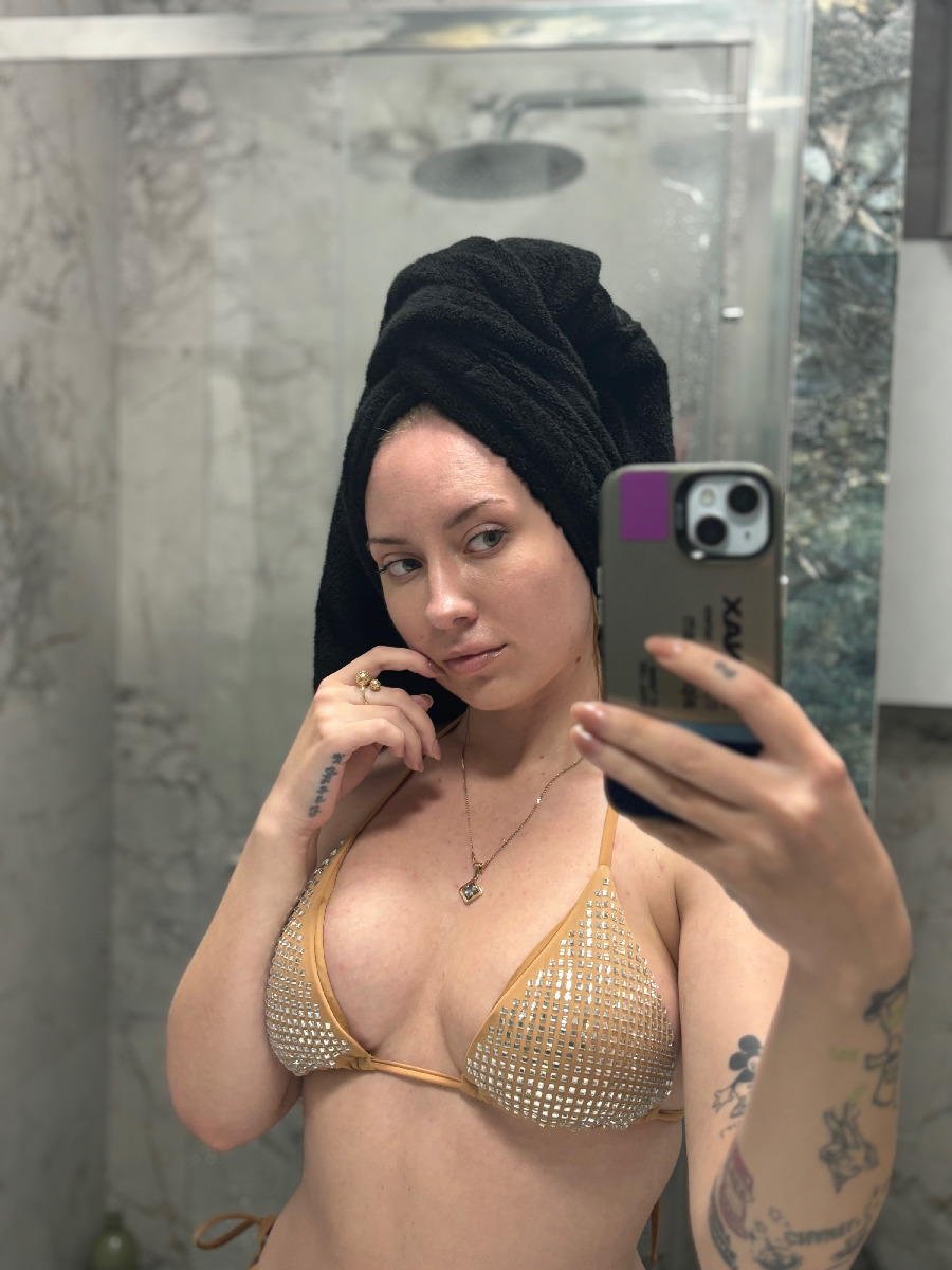 Nude girl KateV in Contagene