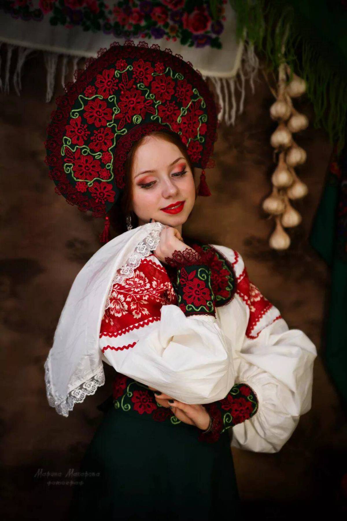 Women in Slavic costumes underwear in Contagene