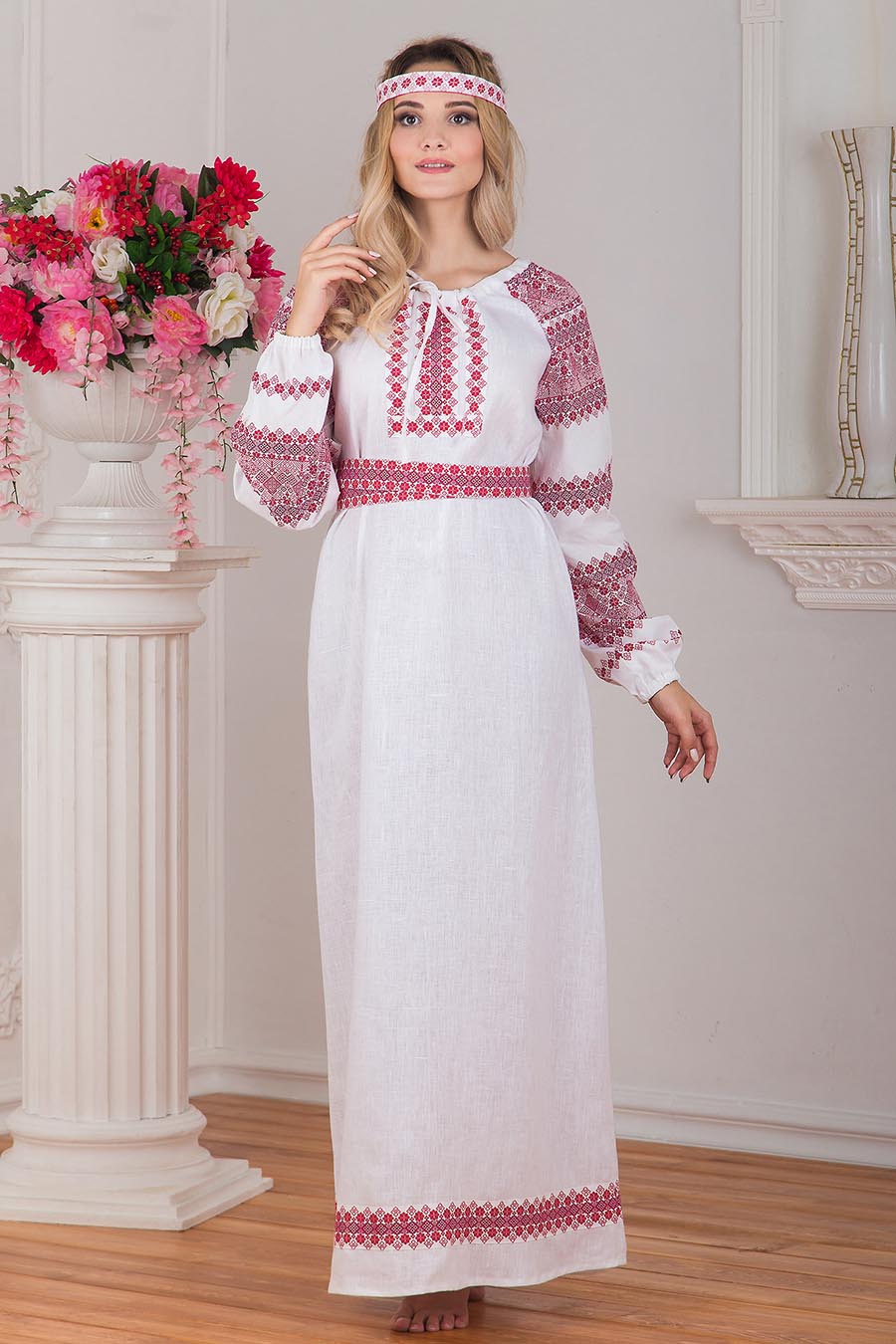 Women in Slavic costumes in Contagene