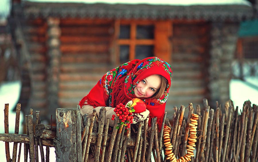 Sexy girl Women in Slavic costumes in Contagene