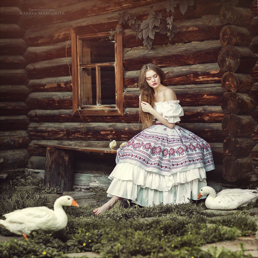 Women in Slavic costumes in Contagene