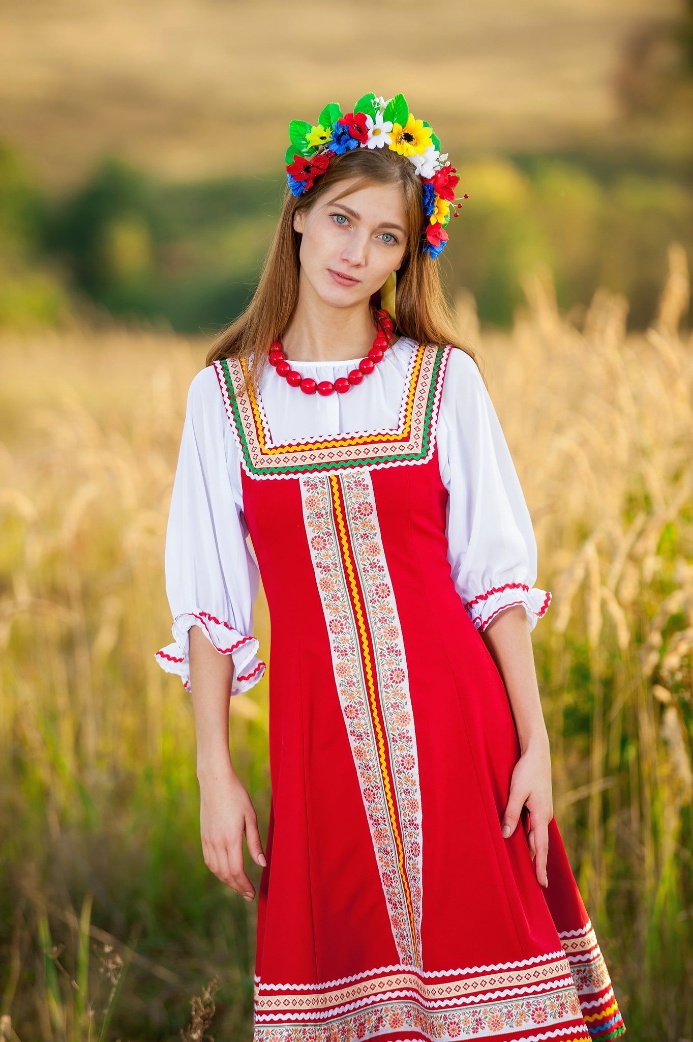 Women in Slavic costumes in Contagene