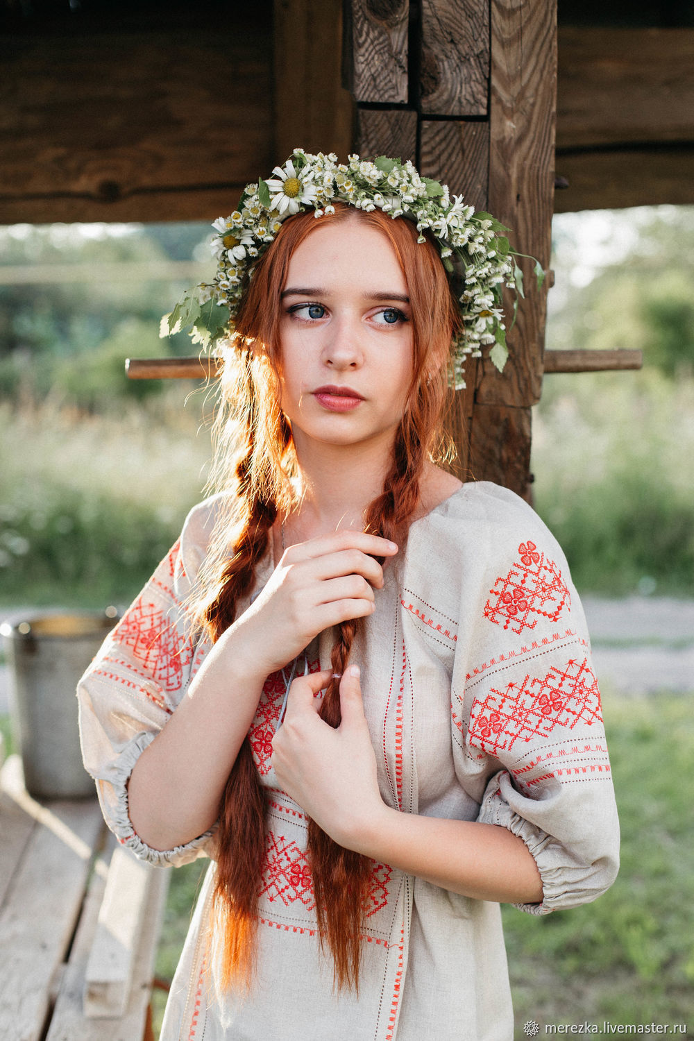 Girls in Slavic costumes in Contagene