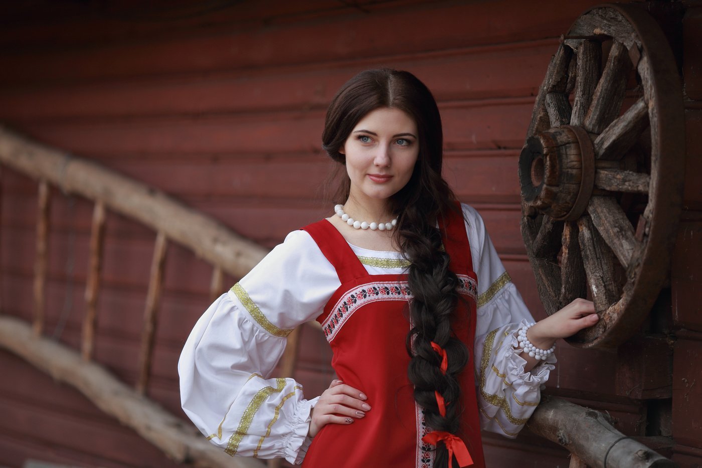 Girls in Slavic costumes in Contagene