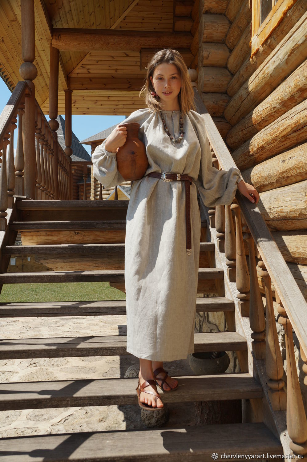 Girls in Slavic costumes in Contagene