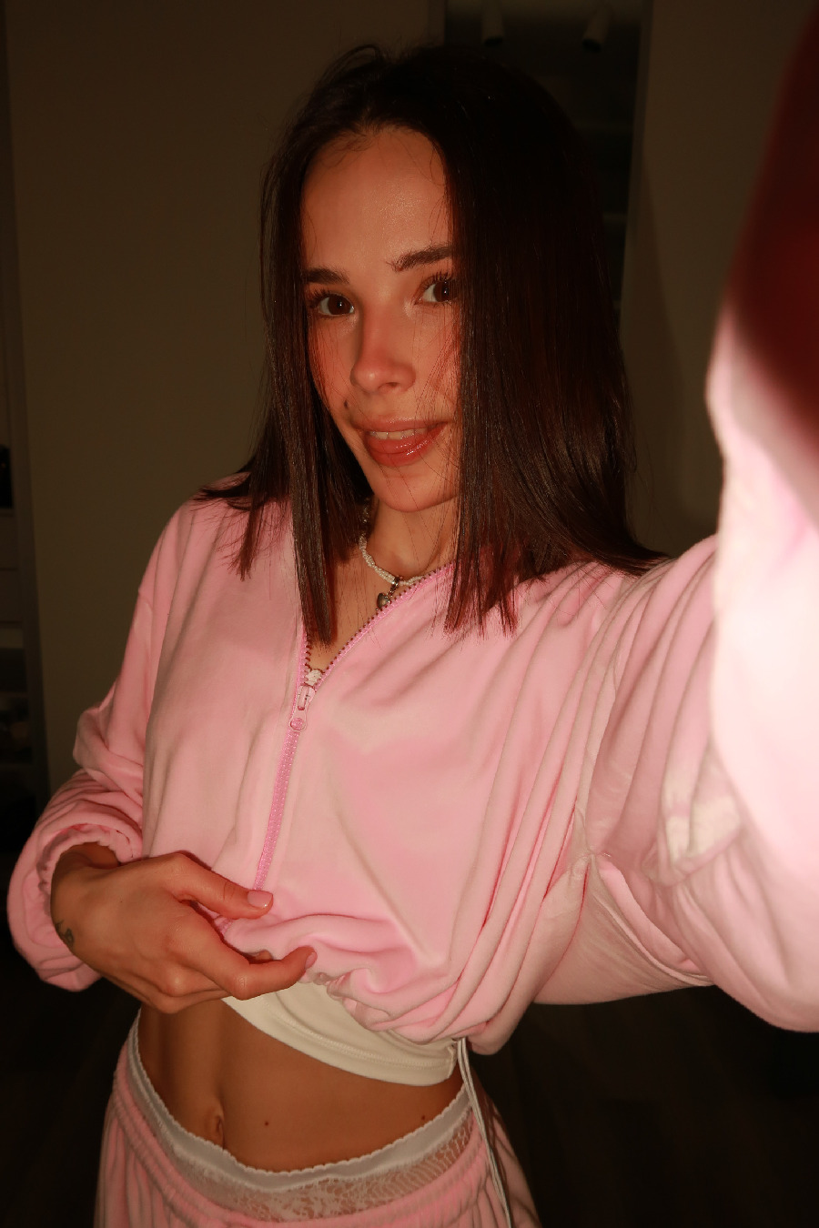 Tina brings the glow — live moments in Contagene