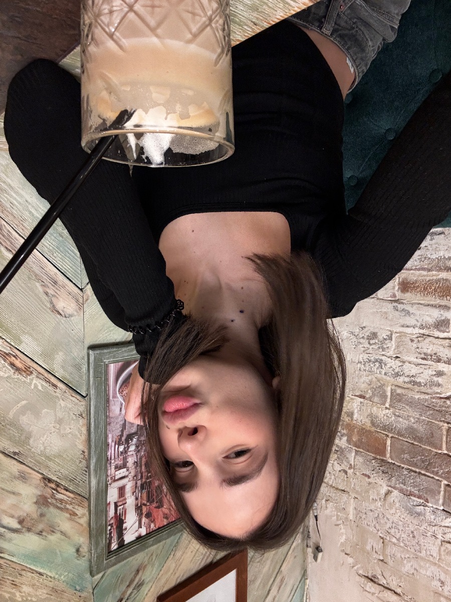 Fresh photos, fresh mood — Tina online in Contagene